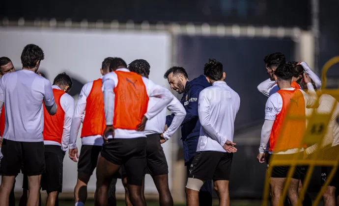 El Valencia se ejercita este viernes sin Thierry ni Danjuma