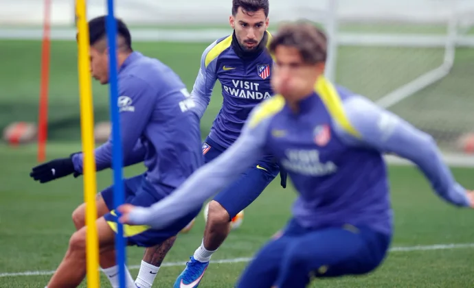 Johnny Cardoso inicia su incorporación progresiva al grupo, pero no llega al domingo