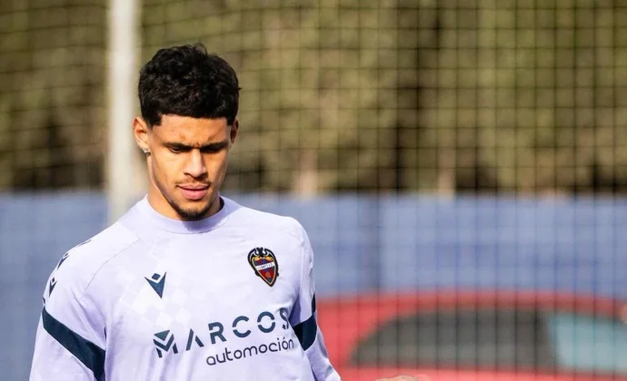 Ugo Raghouber, baja para el derbi por un problema menor