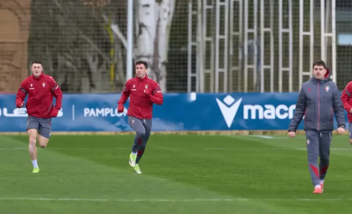 El CA Osasuna retoma los entrenamientos sin Boyomo y pendiente de Víctor Muñoz
