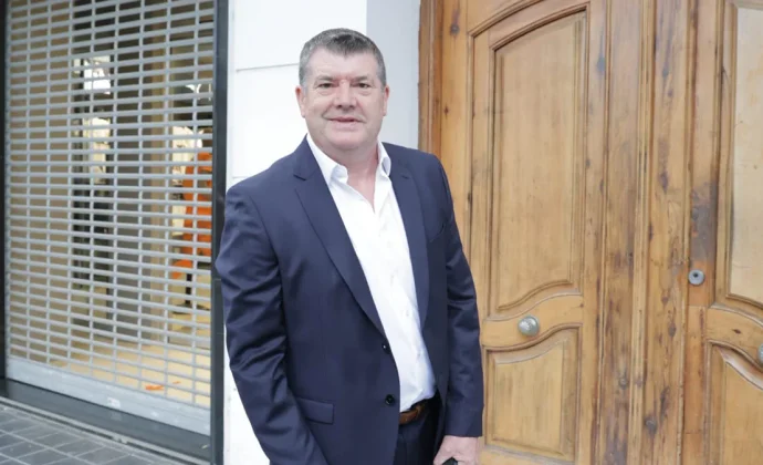 El Valencia rastrea el mercado de laterales derechos sin equipo: la primera lista de nombres