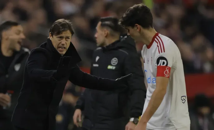 Juanlu, expulsado tras ver dos amarillas en quince minutos
