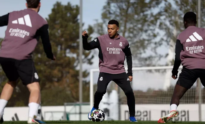 Mbappé, enfocado en el Benfica en la vuelta al trabajo