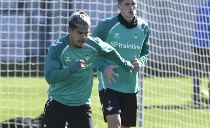 Cucho y Chimy completan la sesión, Bellerín hace una parte y Antony gestiona las cargas