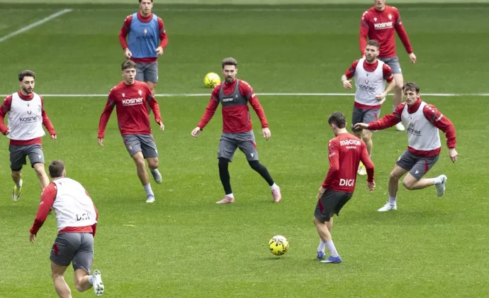 Víctor Muñoz rebaja la carga en la vuelta al trabajo de Osasuna