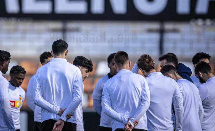 Cömert, Thierry y Danjuma se ejercitan con el grupo. Diego López inicia su recuperación