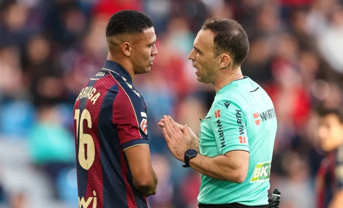 El Comité sanciona a Kervin Arriaga con tres partidos de suspensión