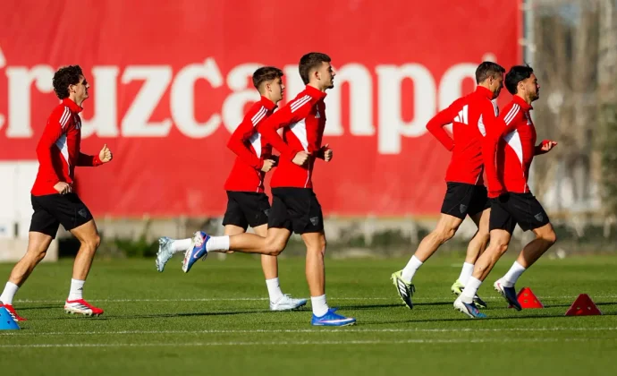 Januzaj y Azpilicueta repiten con el grupo y Almeyda tiene cuatro bajas médicas