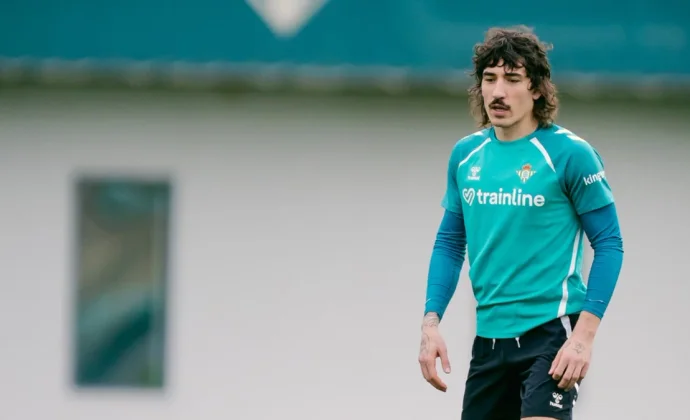 Antony y Bellerín completan la sesión y solo quedan tres en la enfermería