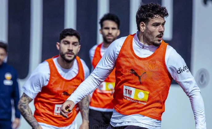 Danjuma, Thierry y Cömert repiten con el grupo y Corberán tiene cuatro bajas