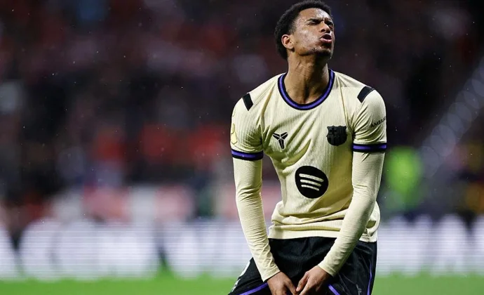 Alejandro Balde, en horas bajas