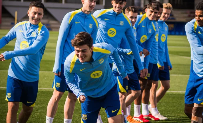 Pablo Gavi, novedad en el entrenamiento del viernes, mientras Pedri repite con el grupo
