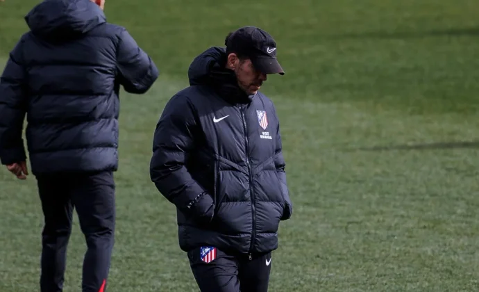 Simeone trabaja con nueve hombres y manda a los de Brujas al gimnasio
