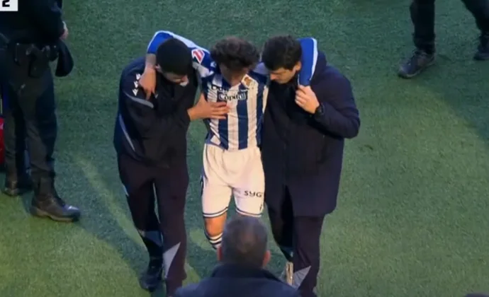 Álvaro Odriozola se retira lesionado del partido contra el Real Oviedo