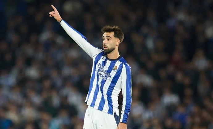 Brais ve su quinta tarjeta amarilla y se pierde la visita a Son Moix