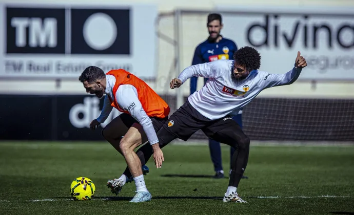 Lucas Beltrán no se ejercita por molestias en la rodilla y es duda para mañana