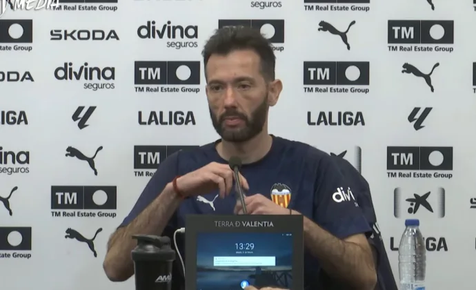 Corberán, sobre Thierry, Pepelu, Guido, Guerra, Ugrinic, Moleiro, Beltrán, Danjuma y el Villarreal