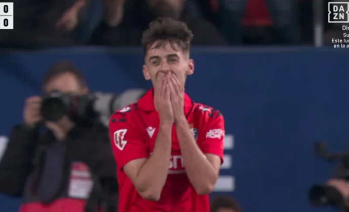 Aimar Oroz ve su quinta tarjeta amarilla y se perderá la visita a Mestalla