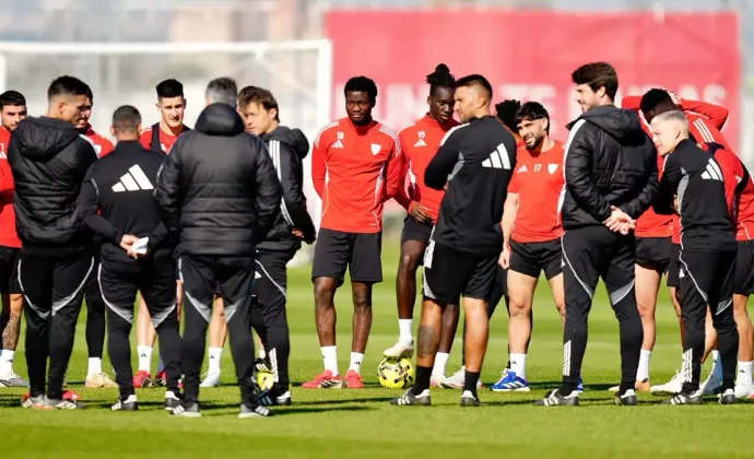 El Sevilla empieza preparando el derbi con Castrín