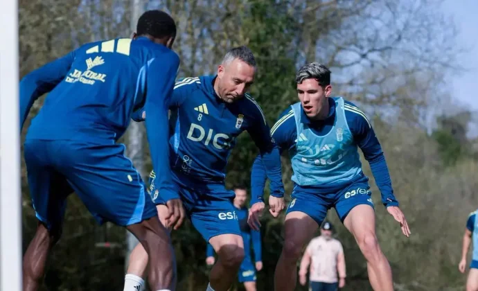 Ejaria hace gran parte de la sesión con el grupo. Reina y Costas, al margen