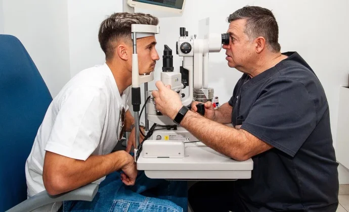 Iván Romero pasa pruebas en el ojo tras sufrir una erosión