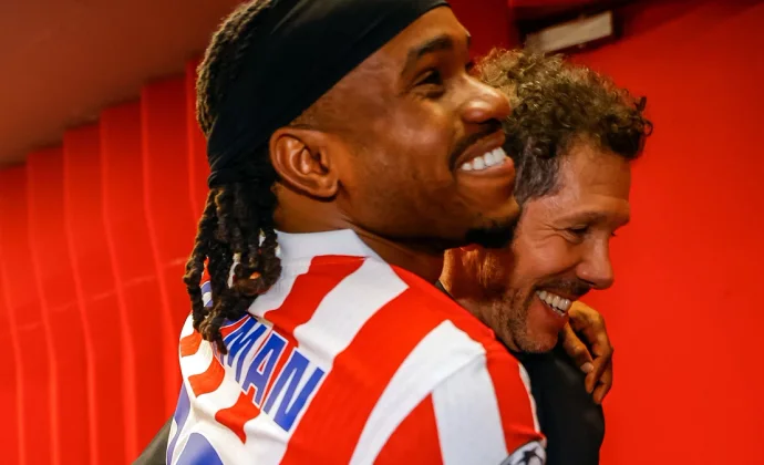 Griezmann y Lookman, con la batería cargada para asaltar el Tartiere