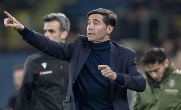 Las dos grandes dudas del once de Marcelino para el Camp Nou