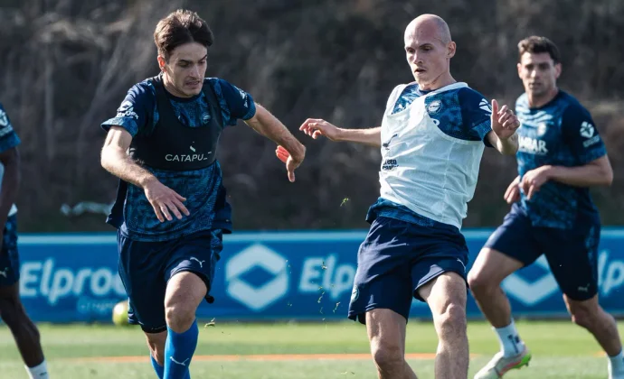 Coudet sigue dirigiendo al Alavés, ajeno a los rumores