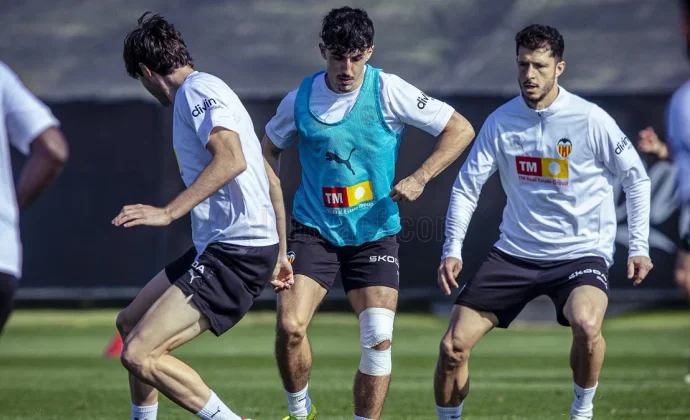 Saravia sigue un plan individual, Diego López repite y Beltrán sigue al margen