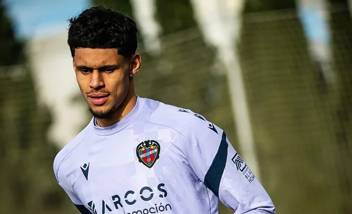 Luis Castro no ve a Raghouber al cien por cien