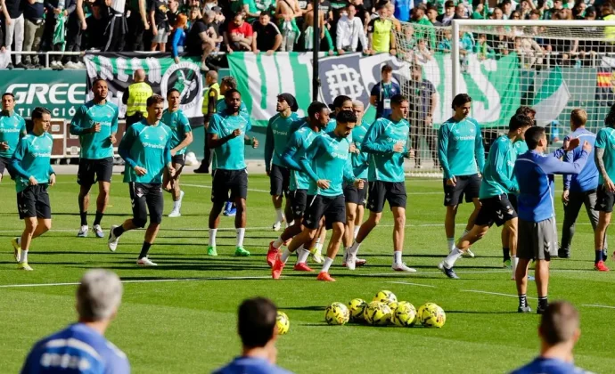 Sesión del Betis a puertas abiertas en La Cartuja sin los tres lesionados