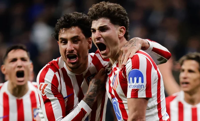 Julián despierta de su letargo en la noche del sopor