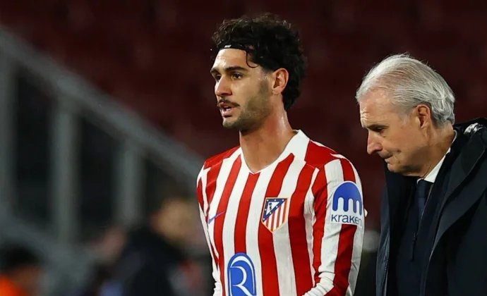 Johnny Cardoso sintió una incomodidad en el isquiotibial