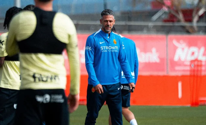 Demichelis dirige su primera sesión como técnico del Mallorca