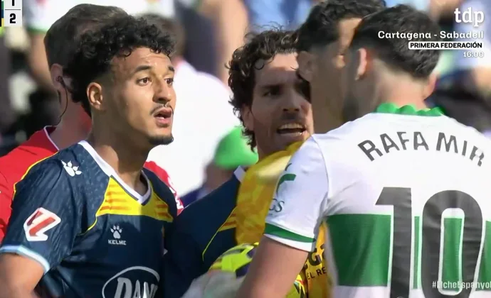 Iosu Galech refleja en el acta las supuestas palabras de Rafa Mir y el delantero se expone a investigación