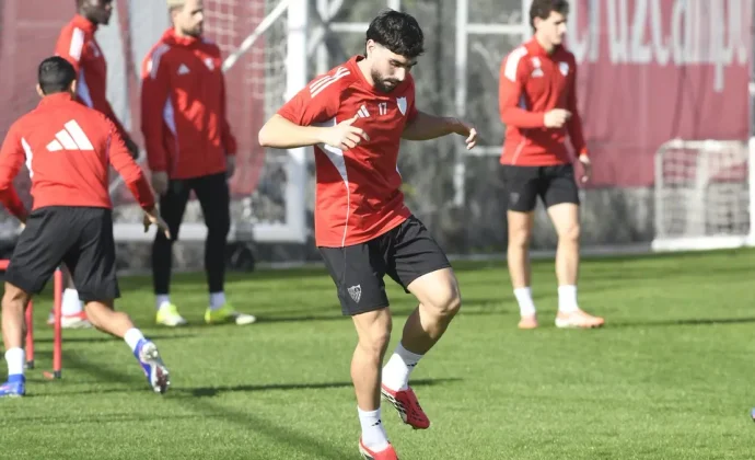 Maupay supera sus problemas físicos y estará contra el Rayo