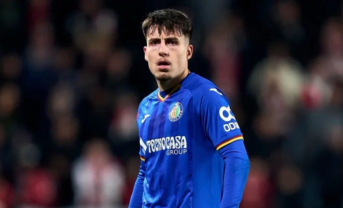 Adrián Liso se pierde la visita del Betis tras ser expulsado por doble amarilla