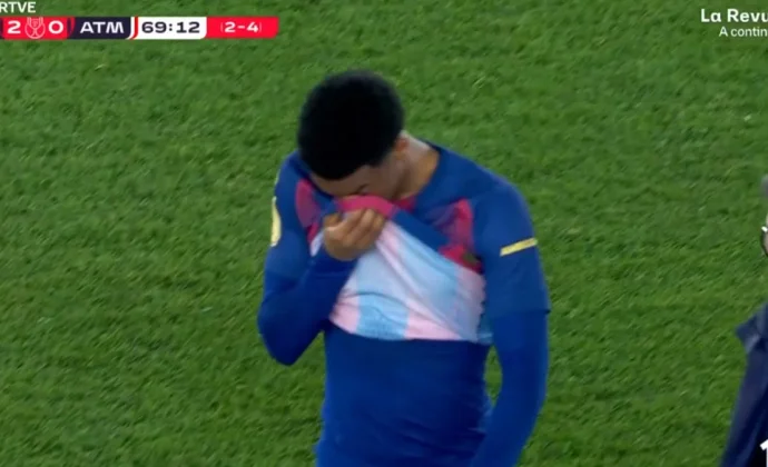 Alejandro Balde también se retira con molestias del partido de Copa