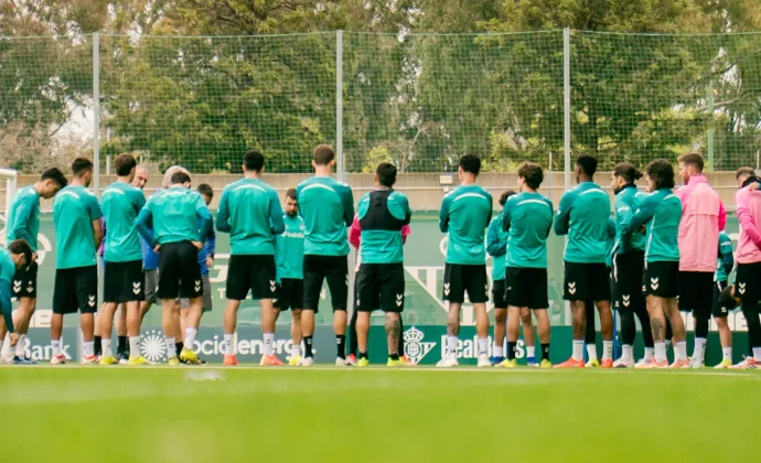 Marc Roca vuelve al grupo y Antony sigue con algo de fiebre