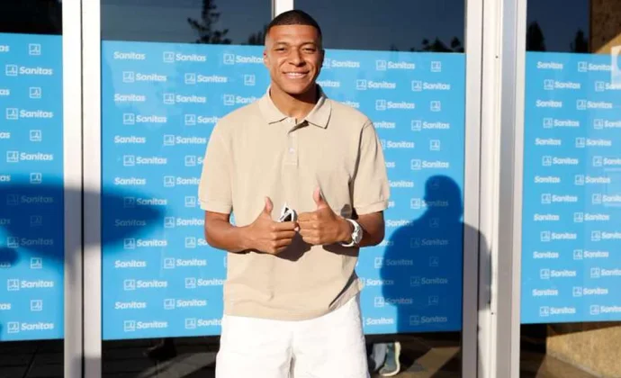 Mbappé busca acelerar su recuperación con un especialista en rodillas