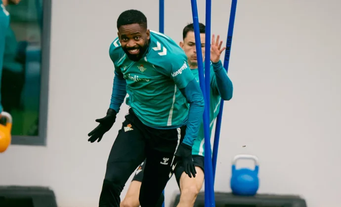 Antony vuelve al grupo y Ruibal gestiona las cargas al margen