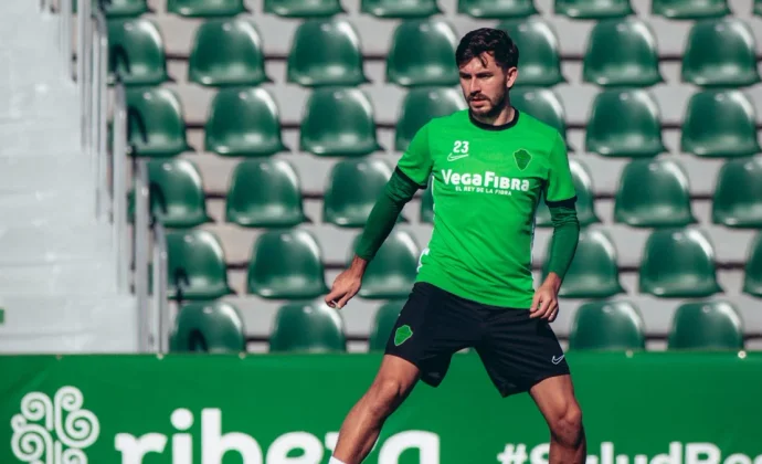 El Elche se ejercitó a puerta cerrada pendiente de Bigas