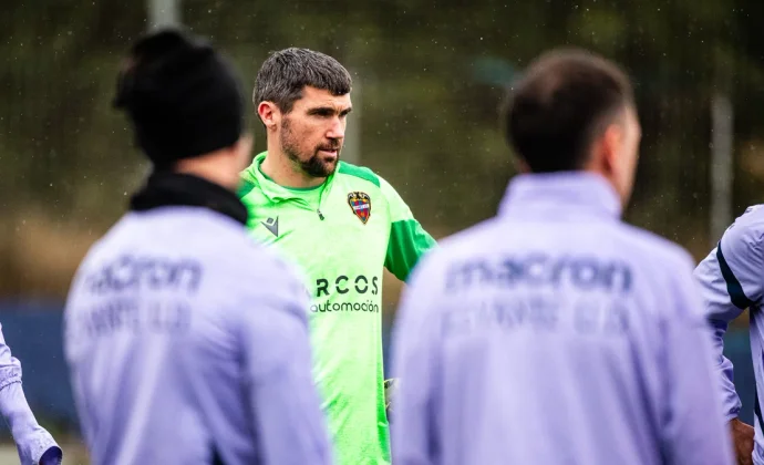 Elgezabal y Raghouber, bajas en la sesión previa al partido contra el Girona