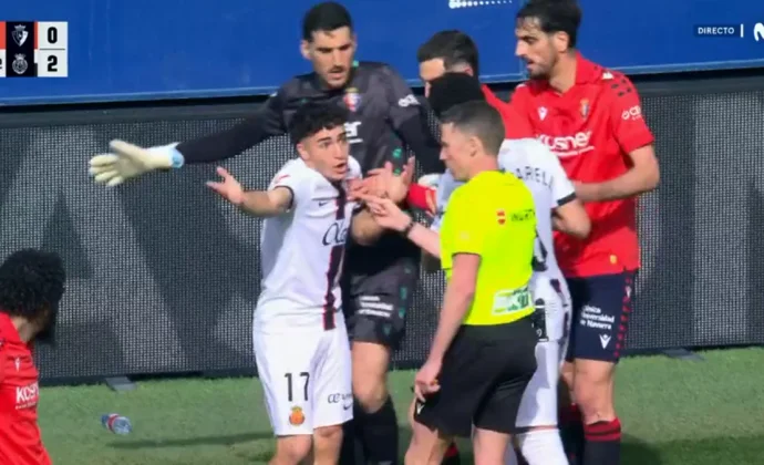 Jan Virgili ve la roja directa por una falta a Raúl Moro