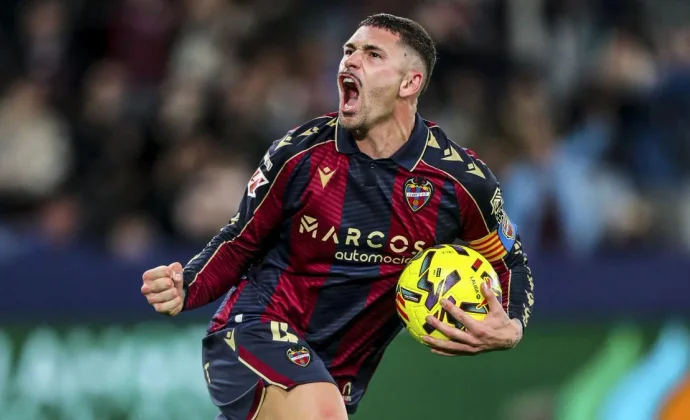 De la Fuente, baja para la visita al Rayo por acumulación de tarjetas