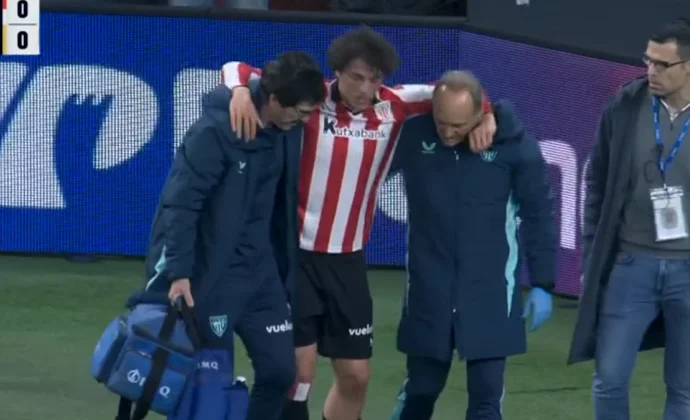 Unai Gómez se retira lesionado del partido en San Mamés