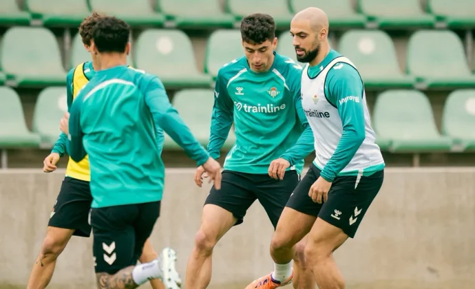 Amrabat se prueba parcialmente con el grupo
