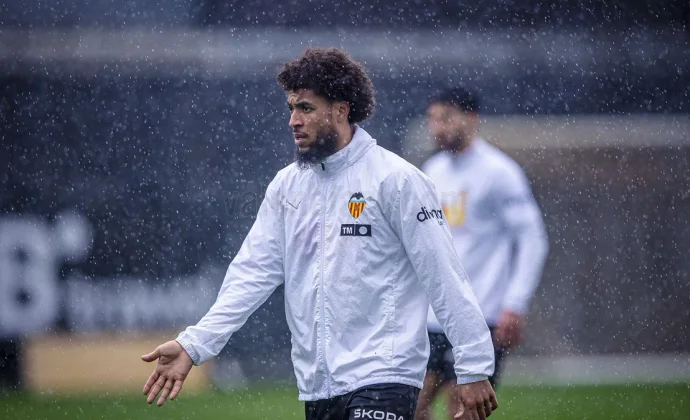 Sesión de recuperación en Paterna con Lucas Beltrán al margen del grupo