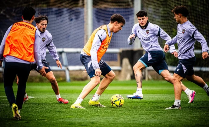 El Levante retoma los entrenamientos pendientes de Tunde, Raghouber y Elgezabal