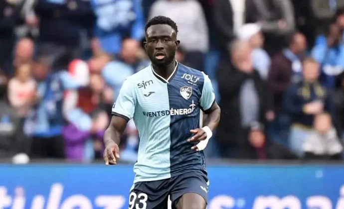 El Sevilla cierra a Arouna Sanganté para junio